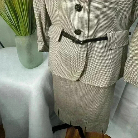 Tahari Arthur S Levine Skirt Suit Size 12 Classy Design Ruffled Skirt - Picture 2 of 12